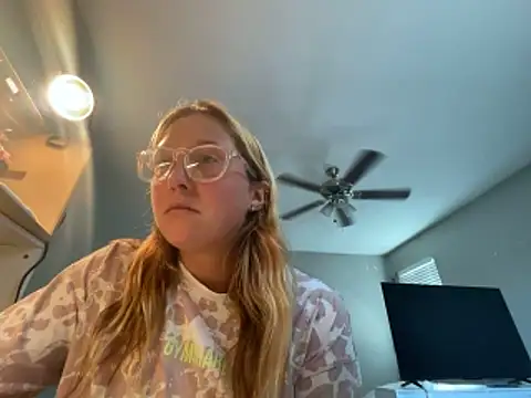 MUSCLEMOMMY1365's Webcam Show