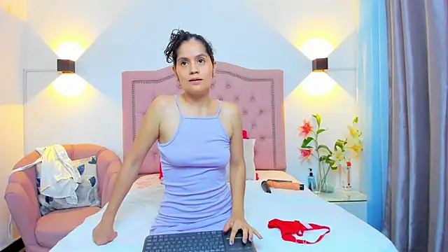 Paulynavera Chat XXX live