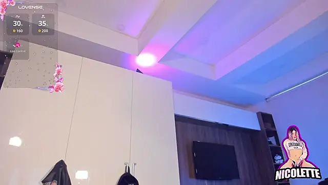 nicolette_tayのウェブカメラショー