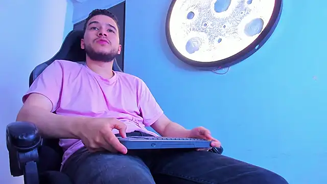 mike_257 Live XXX Chat