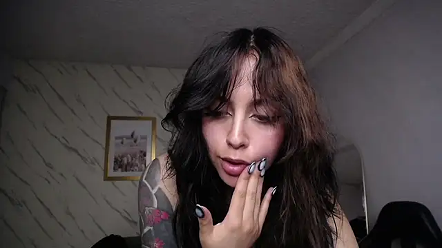 Hela_v Chat XXX in diretta