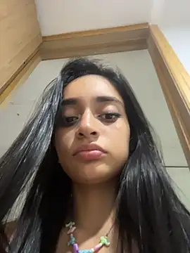 leilani_X Adlı Modelin Canlı XXX Sohbeti