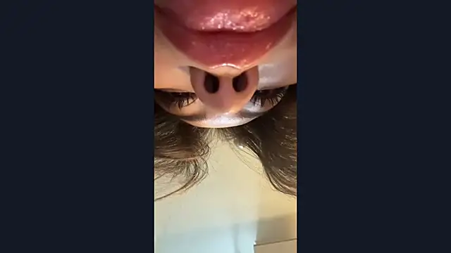 Show de Ur_neighbor_Kira na webcam