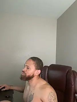 Fathero1time: διαδικτυακό σόου στην κάμερα