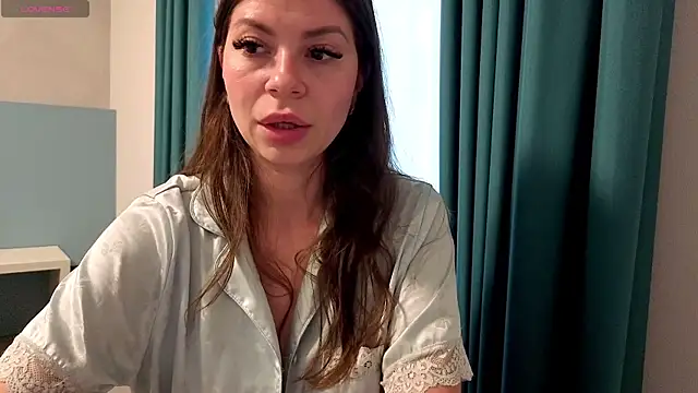 Chat +18 de Jullyenn3 ao vivo