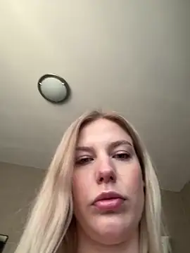 Chloemillerrxx webcam show