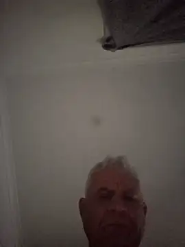 Pokazy przed kamerką – Handsolo_porn