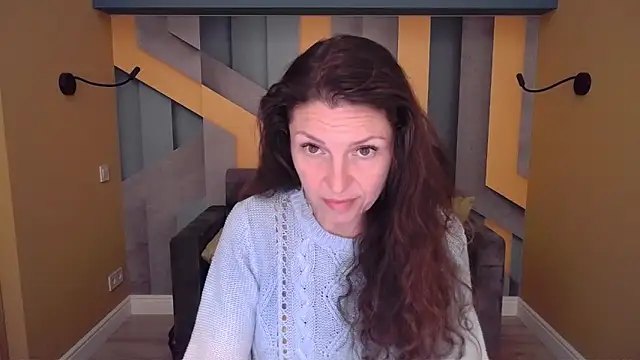 EllaLong Show in webcam