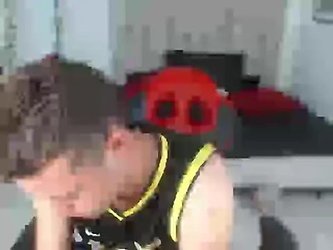 sven_fox723 Show Webcam