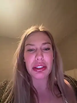 Chloemillerrxx webcam show