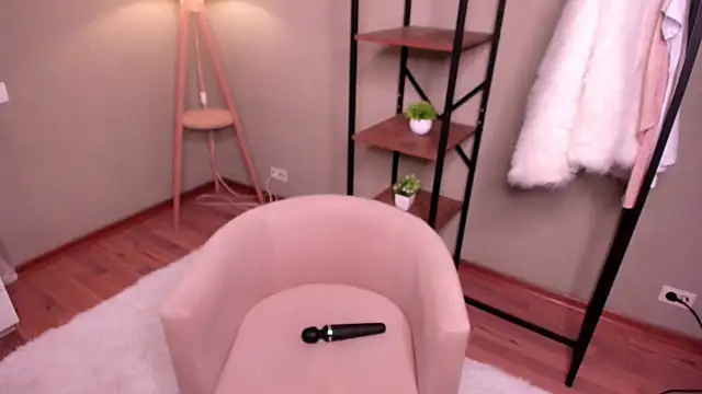 BustyNoir Pertunjukan Webcam