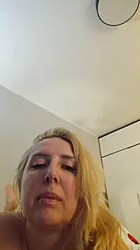 MariaRichi_n Webbikameraesitys