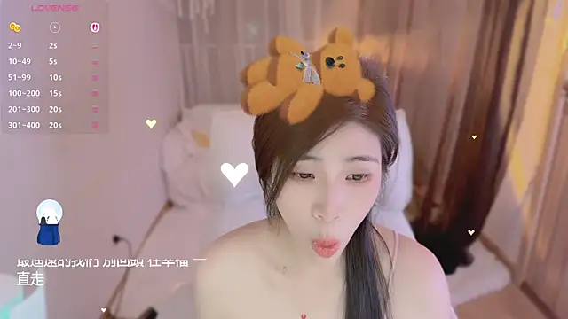 XXX chat uživo modela Vaidurya-Yolo