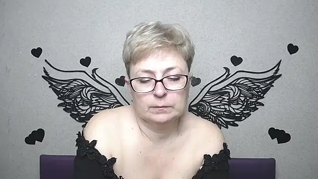 EmiliaGree 在線直播表演