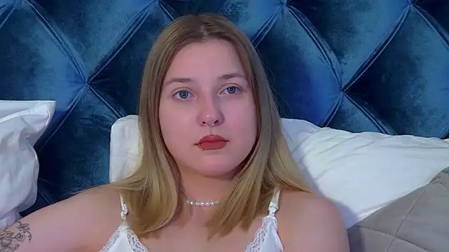 TinnaBurton élő XXX-chatje