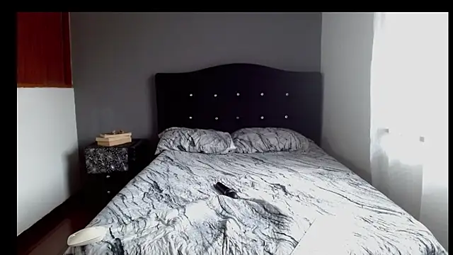 Emilia_1995's Live XXX Chat