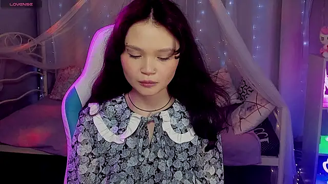 EmilyChavesのライブXXXチャット