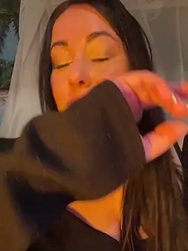 DaisyStreet live XXX chat