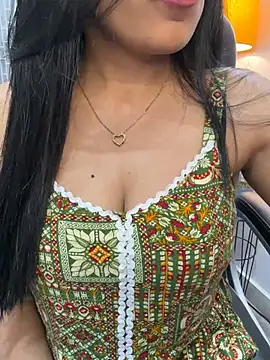 escape_with_me's Live XXX Chat