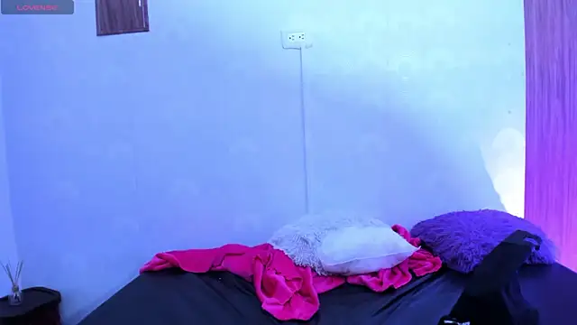 Chat XXX ao vivo de sharlotte_hh