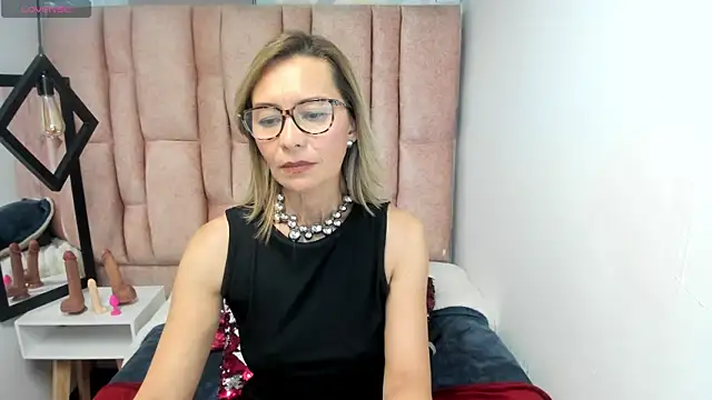 Issa_Milf__'s Live XXX Chat