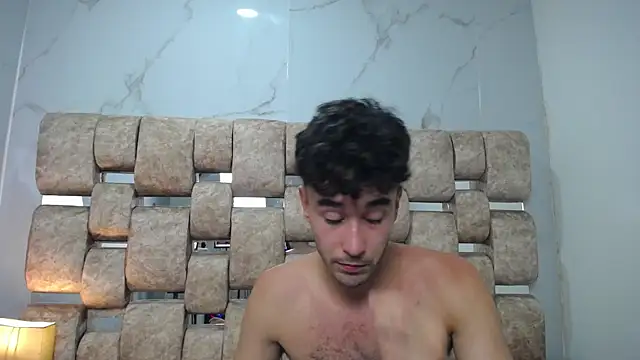 KathyAiden élő XXX-chatje