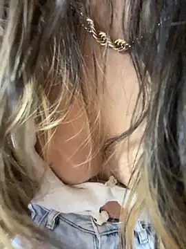 AbyThompson Adlı Modelin Canlı XXX Sohbeti