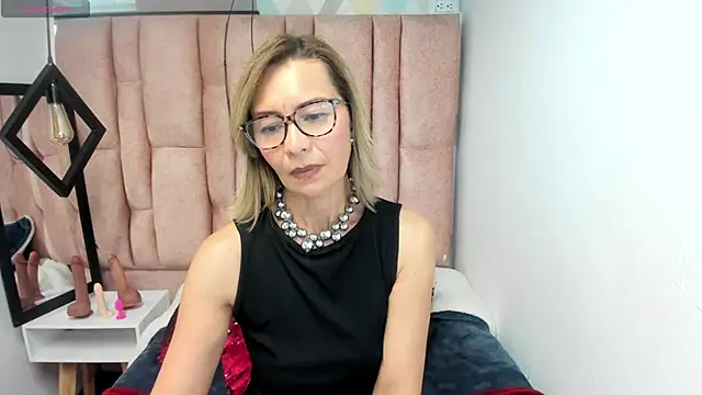 Issa_Milf__: онлайн-секс-чат