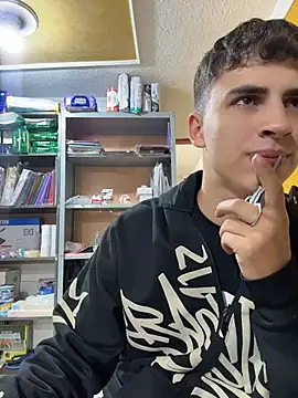 AdrianRinaldi – Naživo XXX chat