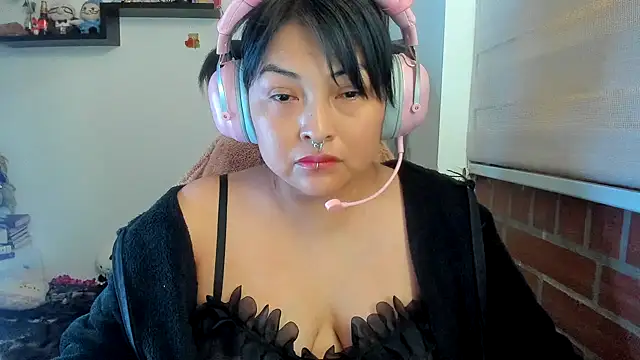 XXX chat uživo modela Shaddycute_