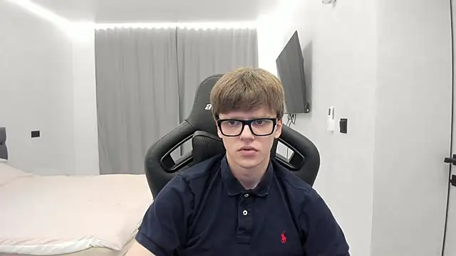 Show modela bonekoambalabu na web-kameri