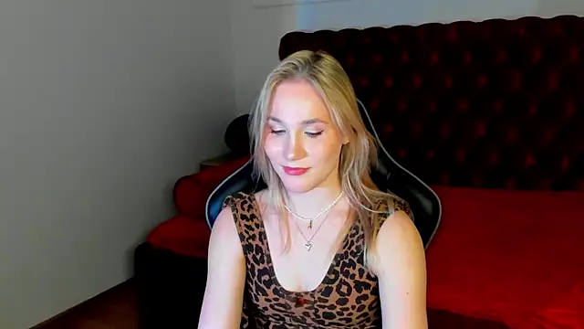 ElaraVoltage Adlı Modelin Canlı XXX Sohbeti