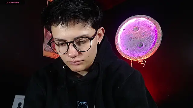 girl_intense444 élő XXX-chatje