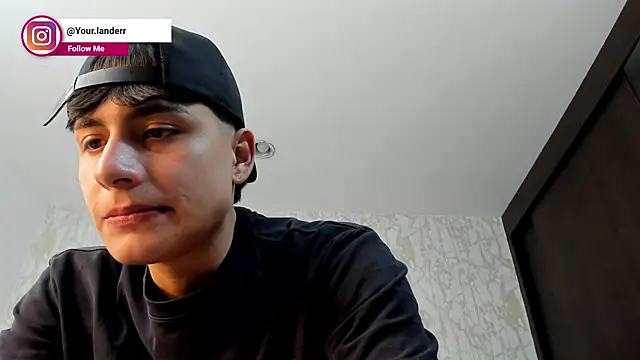 Lander_Cruz Pertunjukan Webcam
