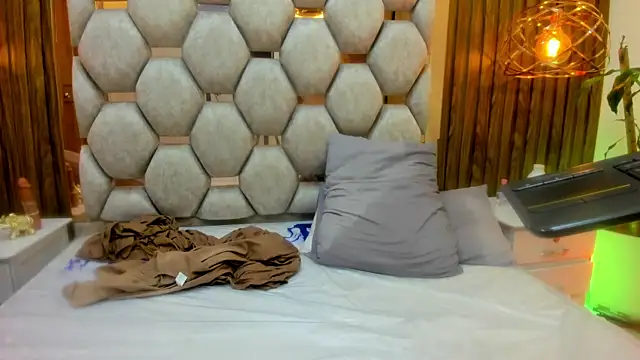 Show modela mia_masie na web-kameri