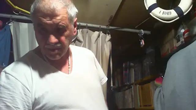 nonnomaturobisex's Live XXX Chat