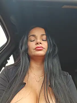 Show modela CataleyaRusso na web-kameri