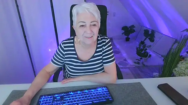 LovelyHelena Adlı Modelin Canlı XXX Sohbeti