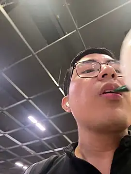 Chat XXX en directo de andrewmhilton_