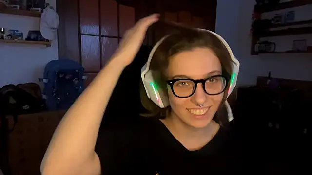 PillowPeachX Webcam Show