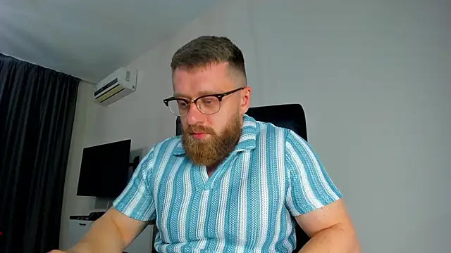 Findom_guy Show in webcam