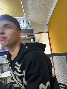 AdrianRinaldi লাইভ XXX চ্যাট