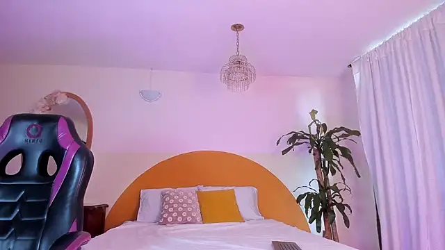 AlinaSimmons Adlı Modelin Web Kamerası Şovu