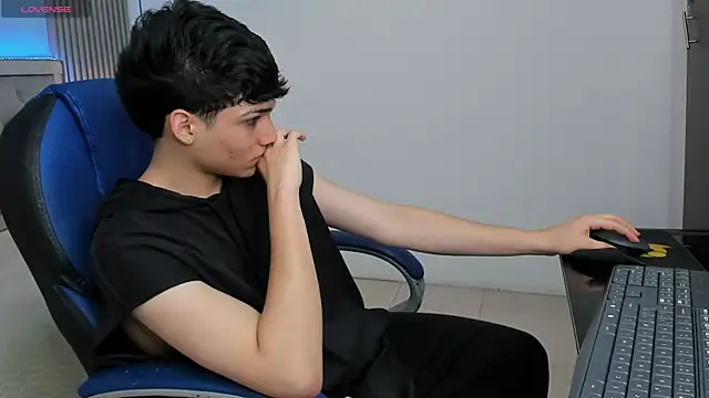 SamBlack_ élő XXX-chatje