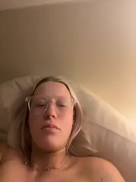 LeniMaria Pertunjukan Webcam