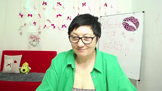 EmilyL0ve Chat XXX in diretta