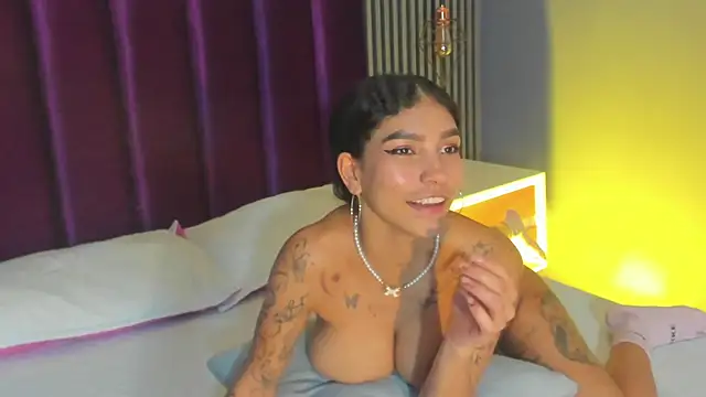 LauraAristizabal's Live XXX Chat