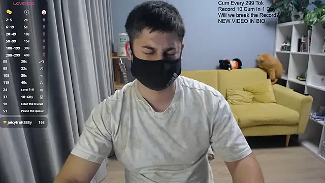 TomguysのライブXXXチャット