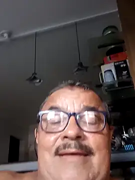 Misterymem63 Show in webcam