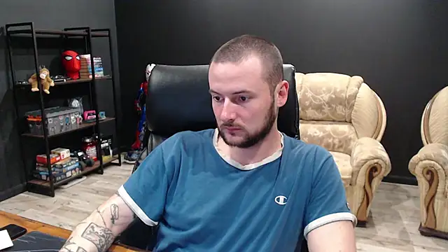 Show modela MihasikD na web-kameri